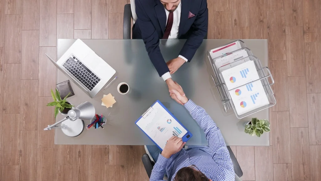 Externalización de una empresa: Una guía completa para entender qué es, cómo funciona y cuáles son sus beneficios clave.