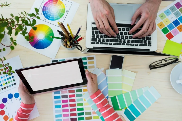 Tendencias diseño gráfico 2025: Prepárate para un año lleno de innovación visual.