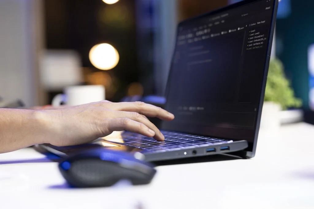 El caché de objetos persistentes de WordPress al detalle. Aprende qué es, su impacto en el rendimiento y cómo implementarlo para una web más rápida.