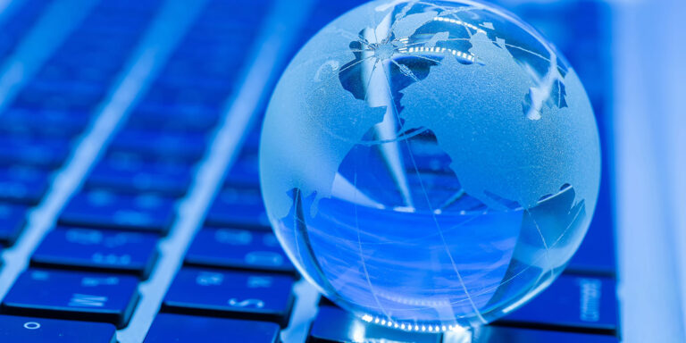 Descubre cómo el outsourcing de marketing ayuda a las empresas a externalizar estrategias digitales, ahorrar costos y enfocarse en el crecimiento de su negocio.